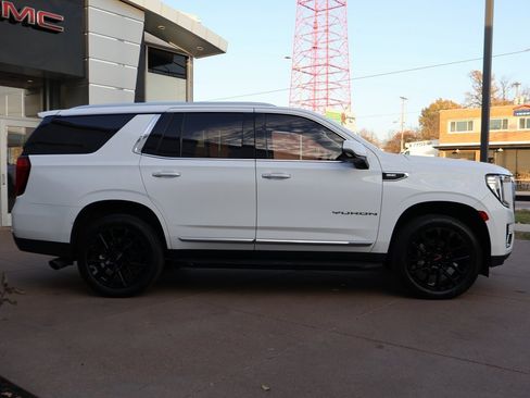 Used 2022 GMC Yukon SLT w/ SLT Luxury Package image 9