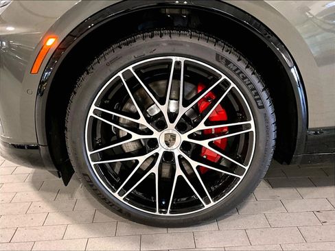 New 2026 Porsche Macan Turbo Electric image 13