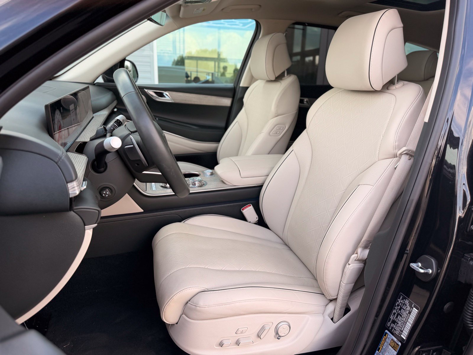Used 2025 Genesis GV80 3.5T Advanced AWD/4WD image 25