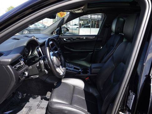 Used 2021 Porsche Macan image 25