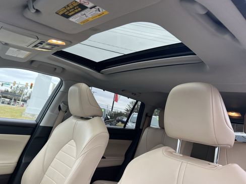 Used 2022 Toyota Highlander XLE image 42