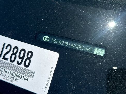 Used 2019 Lexus ES 300h w/ Premium Package FWD image 3