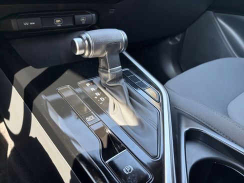 Used 2026 Kia Niro LX FWD image 39
