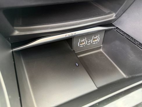 Used 2024 Chrysler Pacifica Premium FWD image 21