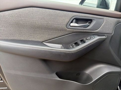 Certified 2022 Nissan Rogue SV image 11