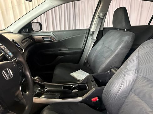Used 2017 Honda Accord EX image 18