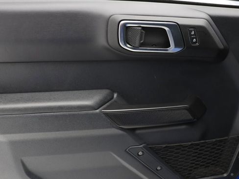 Used 2025 Ford Bronco Badlands image 14