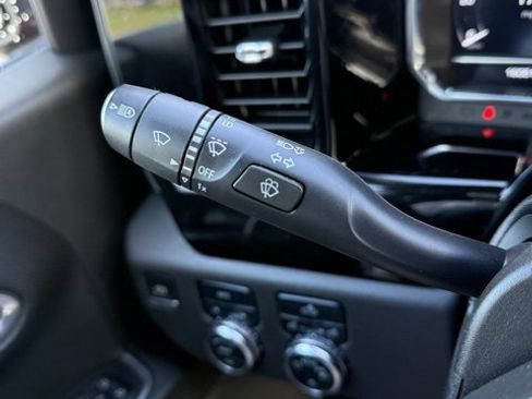 Used 2022 GMC Sierra 1500 SLE image 22