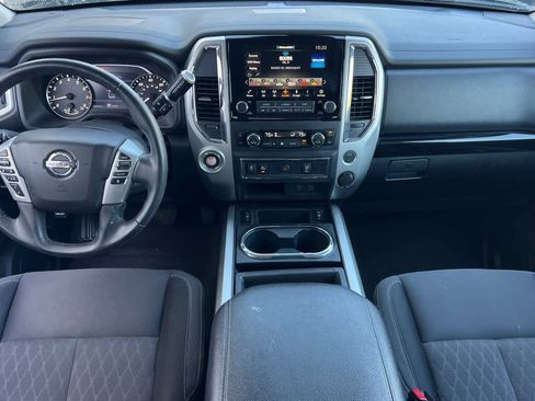 Used 2021 Nissan Titan SV w/ SV Convenience Package image 4