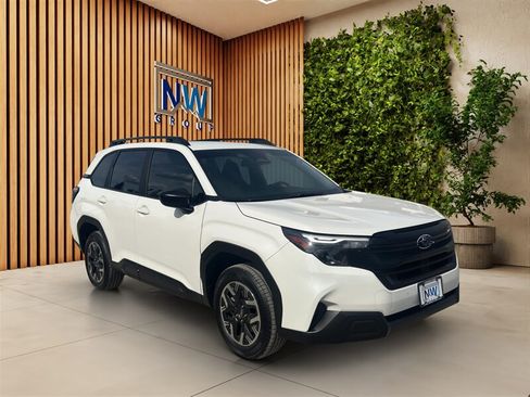 Used 2025 Subaru Forester AWD/4WD image 1