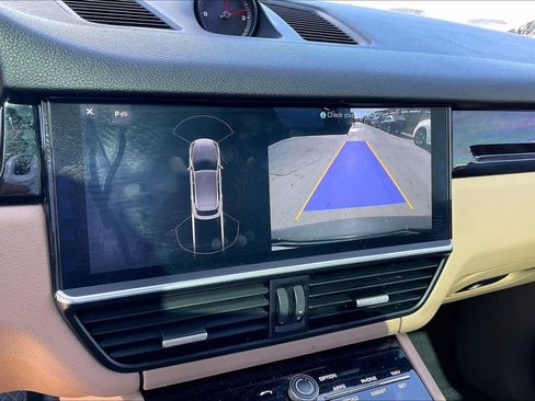 Used 2019 Porsche Cayenne image 26