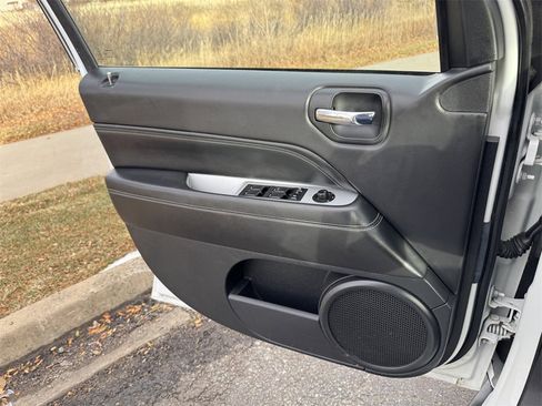 Used 2016 Jeep Compass High Altitude image 12