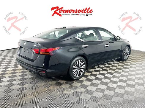 Used 2024 Nissan Altima 2.5 SV image 7