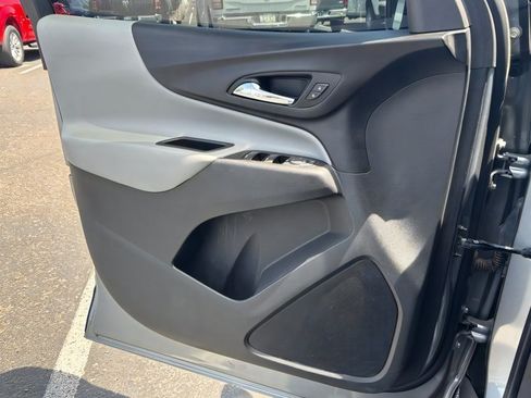 Used 2023 Chevrolet Equinox LS w/ LS Convenience Package FWD image 11