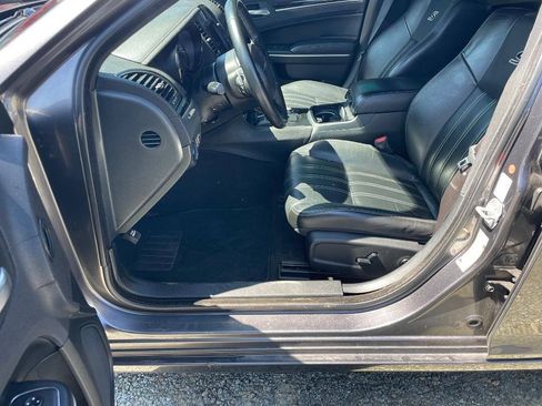 Used 2018 Chrysler 300 S RWD image 10