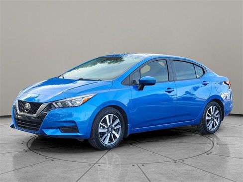 Used 2020 Nissan Versa SV image 3