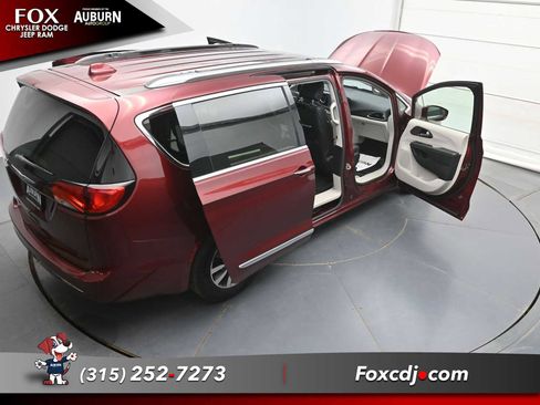 Used 2019 Chrysler Pacifica Touring-L Plus FWD image 43