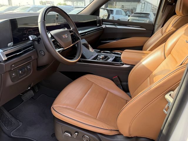 Used 2025 Cadillac Escalade Premium Luxury RWD image 13