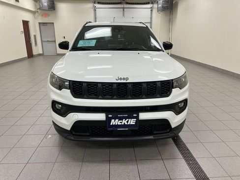 Used 2025 Jeep Compass Latitude AWD/4WD image 3