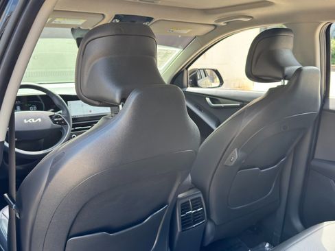 Used 2023 Kia Niro SX Touring FWD image 34