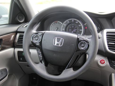 Used 2017 Honda Accord EX image 11
