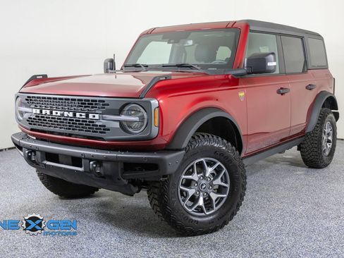 Used 2025 Ford Bronco Badlands AWD/4WD image 3