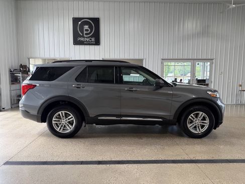 Used 2023 Ford Explorer XLT AWD/4WD image 5