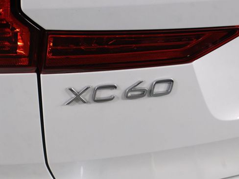 Certified 2025 Volvo XC60 T8 Core w/ Protection Package Premier AWD/4WD image 19
