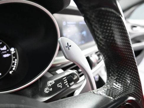 Used 2022 Alfa Romeo Stelvio Veloce image 24