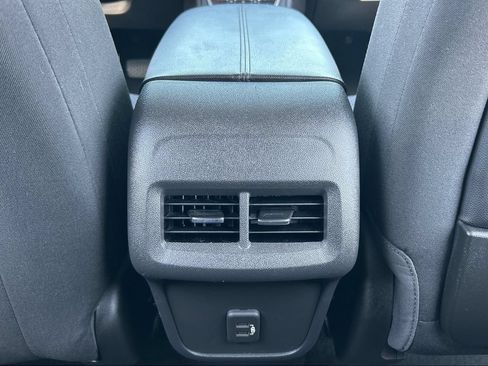 Used 2022 GMC Terrain SLE FWD image 21