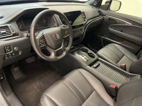 Used 2022 Honda Passport TrailSport image 2