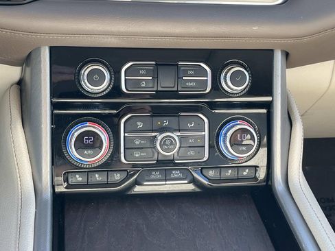 Used 2021 GMC Yukon XL Denali w/ Denali Premium Package image 38