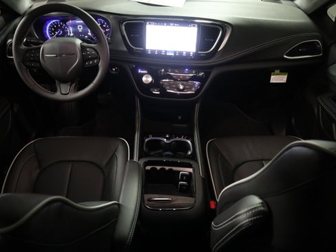 New 2026 Chrysler Pacifica Limited w/ S Appearance Package image 15