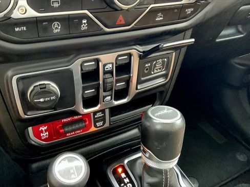 Used 2022 Jeep Gladiator Rubicon w/ Trailer Tow Package image 34