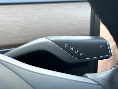 Used 2024 Tesla Model Y Long Range AWD/4WD image 26