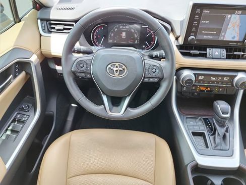 Used 2019 Toyota RAV4 Limited w/ Cold Weather Package FWD image 15
