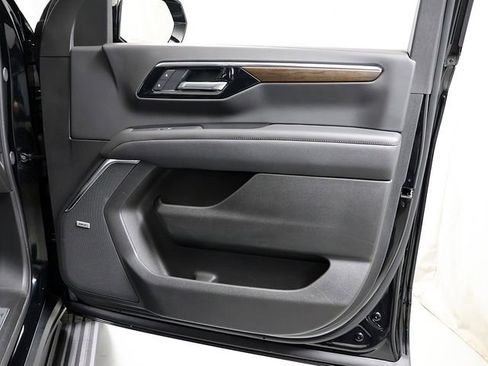 Used 2025 Chevrolet Tahoe High Country AWD/4WD image 36