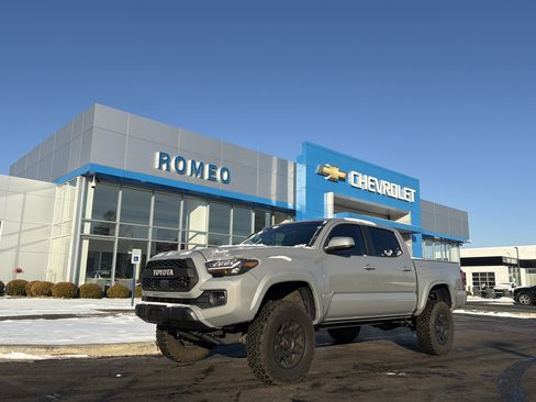 Used 2020 Toyota Tacoma SR5 image 1
