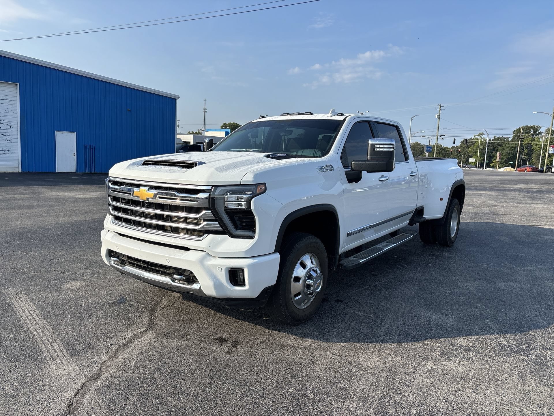 Used 2025 Chevrolet Silverado 3500 High Country w/ High Country Premium Package AWD/4WD image 1