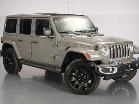 Used 2022 Jeep Wrangler Unlimited Sahara w/ Cold Weather Group AWD/4WD image 9