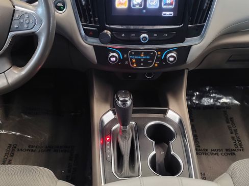 Used 2018 Chevrolet Traverse LT FWD image 19