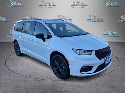 New 2026 Chrysler Pacifica Limited w/ S Appearance Package