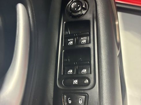Used 2023 Jeep Renegade Latitude AWD/4WD image 18