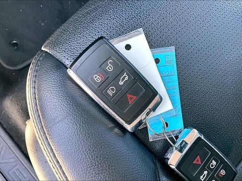 Used 2024 Land Rover Discovery Sport S image 11