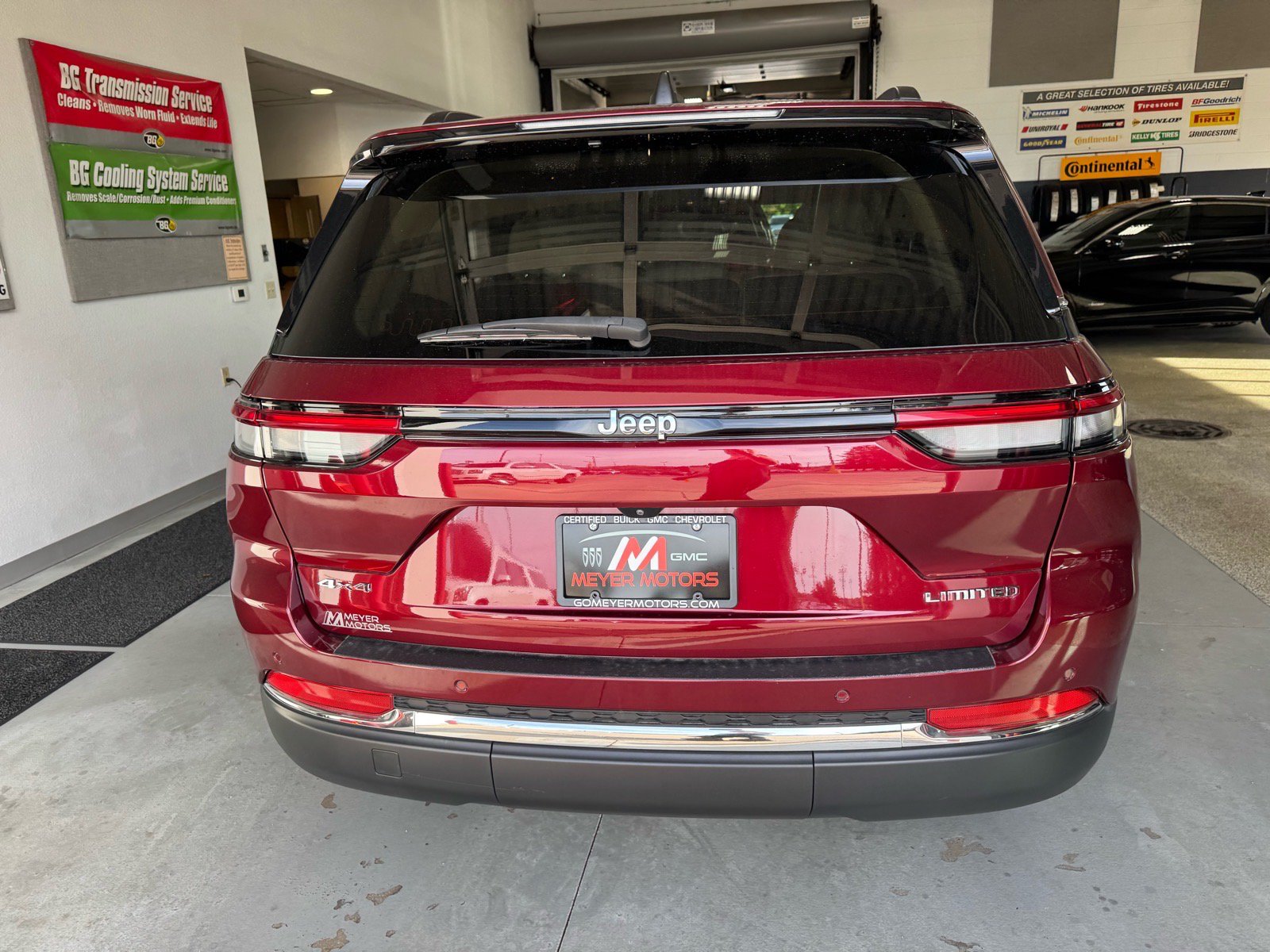 Used 2022 Jeep Grand Cherokee Limited AWD/4WD image 6