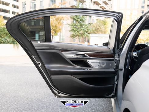 Used 2018 BMW 750i xDrive image 47
