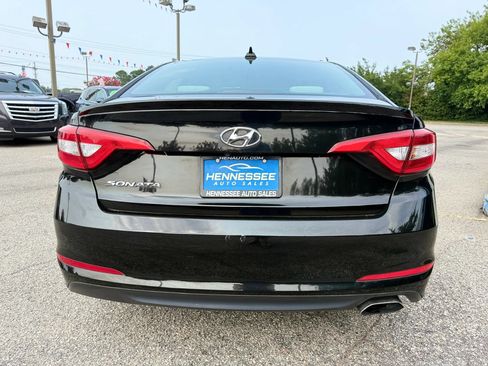 Used 2017 Hyundai Sonata SE FWD image 2