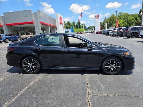 Used 2024 Toyota Camry SE FWD image 9