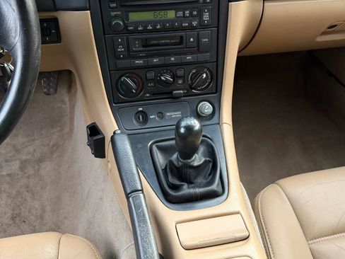 Used 1999 MAZDA MX-5 Miata Convertible 2D image 10