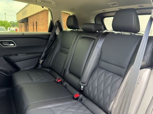 Used 2025 Nissan Rogue Platinum w/ Platinum Premium Package AWD/4WD image 14